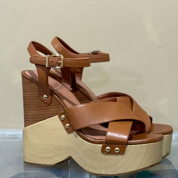 Cute pair of summertime wedges!!! - Picture 2 of 3